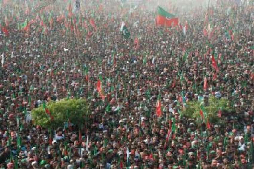 کراچی، لاکھوں افراد مزار قائد پر تحریک انصاف کے جلسہ عام ..