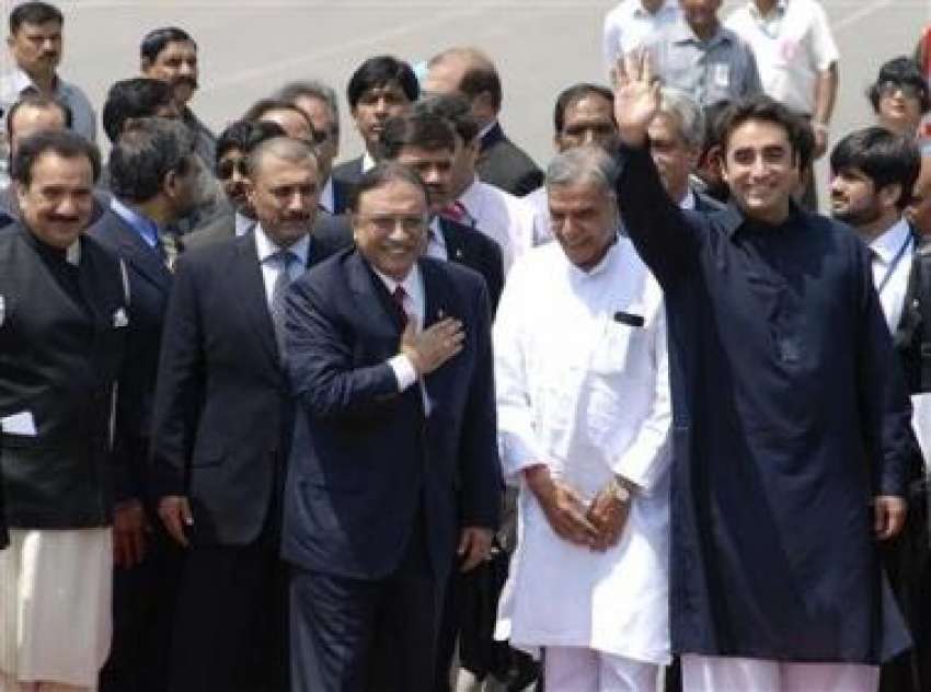 نئی دہلی، صدر آصف زرداری بھارت پہنچنے کے بعد ائیرپورٹ سے ..