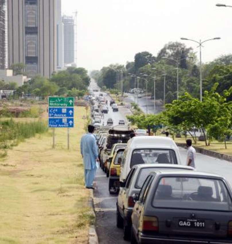 اسلام آباد، ملک بھر میں سی این جی سٹیشنز کی ہڑتال کے باعث ..