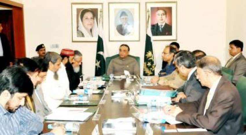 کراچی، صدر آصف زرداری منی چینجرز کے ایک اجلاس کی صدارت کر ..
