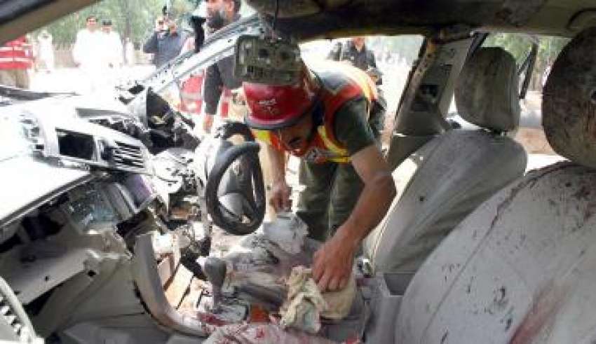 پشاور، امدادی اہلکار امن لشکر کے رہنما کی گاڑی پر خودکش ..