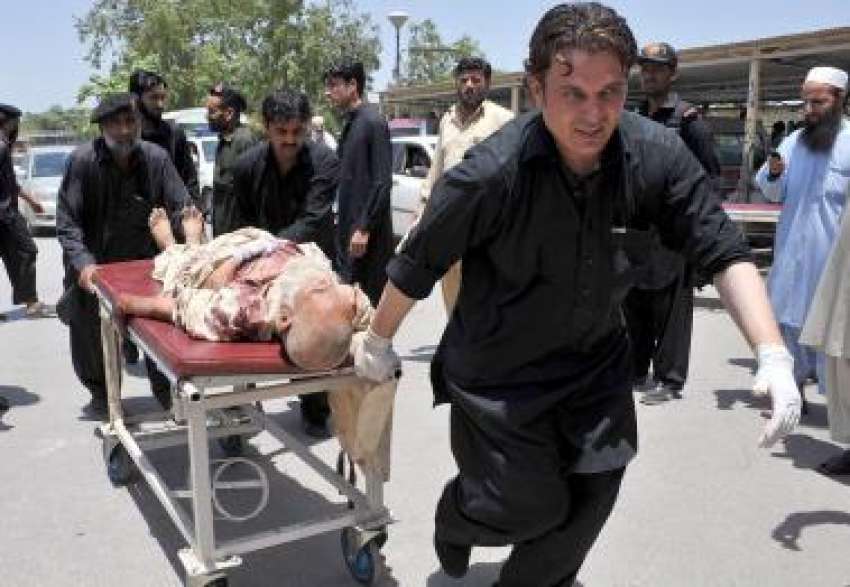 پشاور، لنڈی کوتل بم دھماکے میں زخمی ہونیوالے ایک شخص کو ..