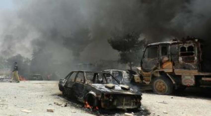 کوئٹہ، چمن ہائی وے پر مشتعل مظاہرین کی جانب سے جلائی گئی ..