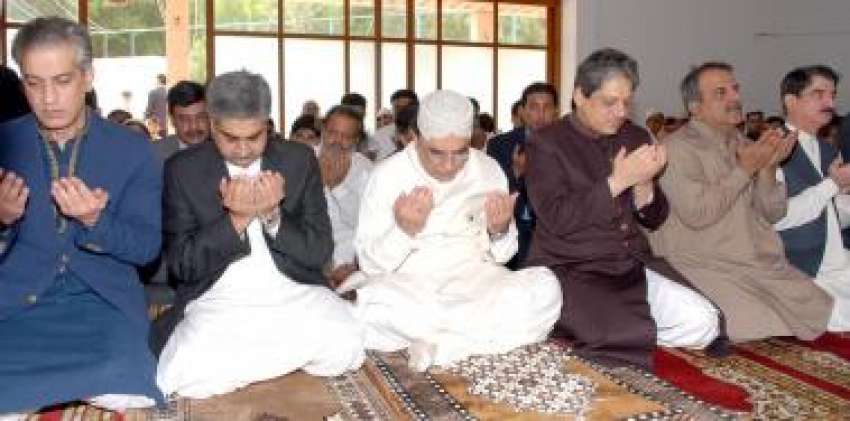 کراچی،‌صدر آصف زرداری ایوان صدر میں عیدالفطر کی نماز کی ..