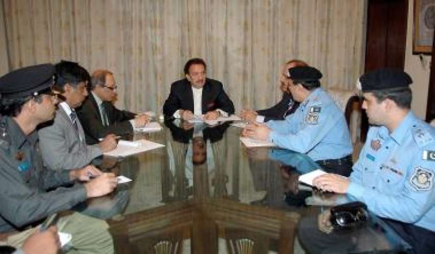اسلام آباد: وزیرداخلہ رحمان ملک سکیورٹی صورتحال سے متعلق ..