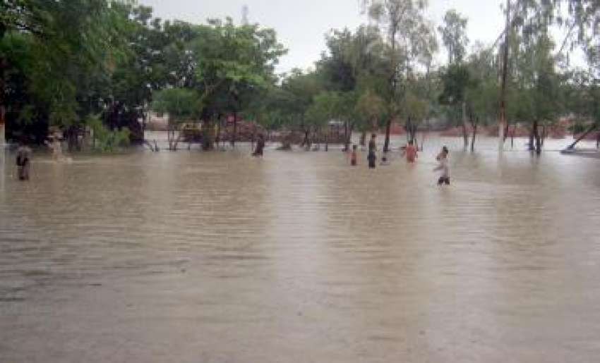ڈیرہ غازی خان، شدید بارش کے باعث شہر نالے کا منظر  پیش کر ..