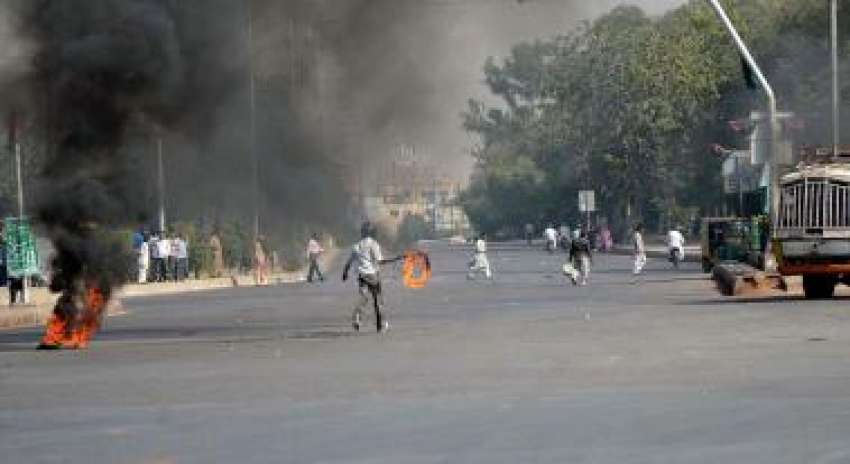 کراچی، شیعہ رہنما کی ہلاکت کے بعد مشتعل مظاہرین نے ایم اے ..