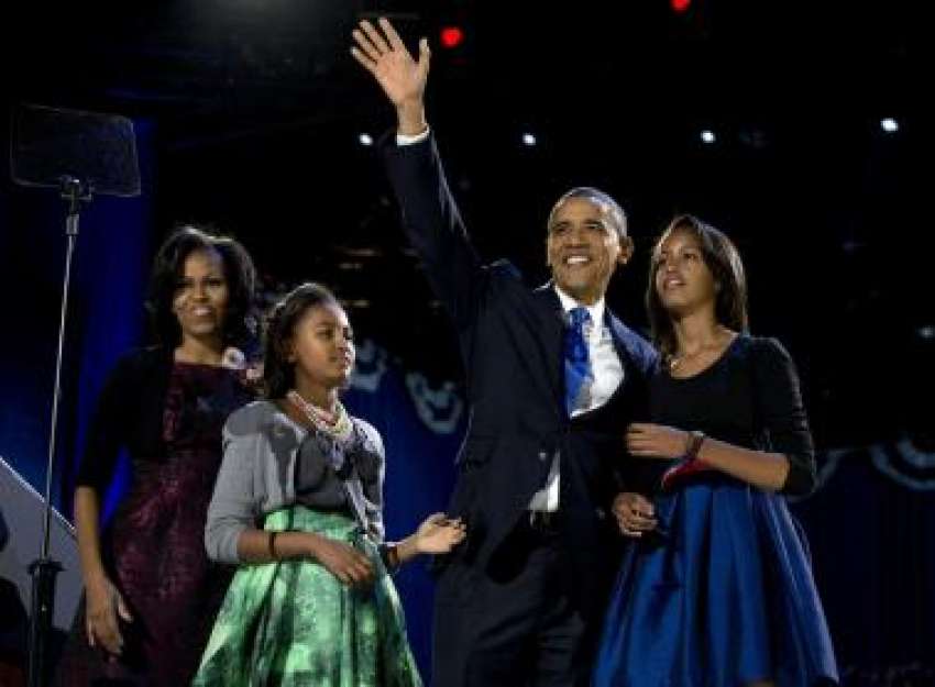 شکاگو: امریکی صدر باراک اوبامہ الیکشن جیتنے پر اپنے اہلخانہ ..