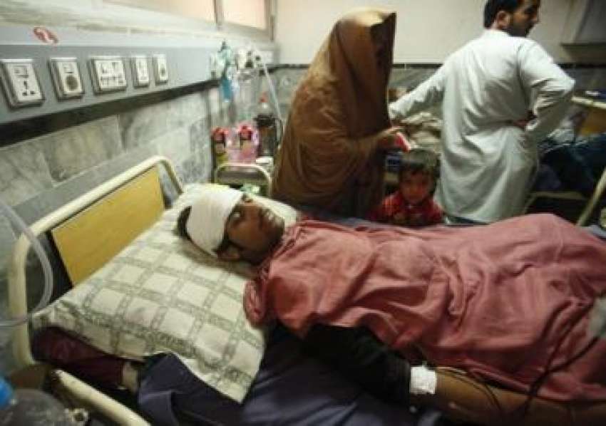 پشاور، ایس پی انویسٹی گیشن کی گاڑی پر خودکش حملے میں زخمی ..