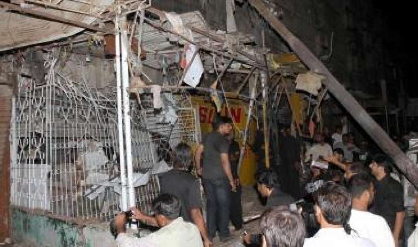 کراچی،  ابوالحسن اصفہانی روڈ پر امام بارگاہ کے قریب بم دھماکے ..