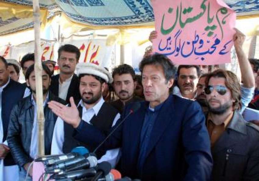 اسلام آباد، تحریک انصاف کے سربراہ عمران خان پریس کلب کے ..