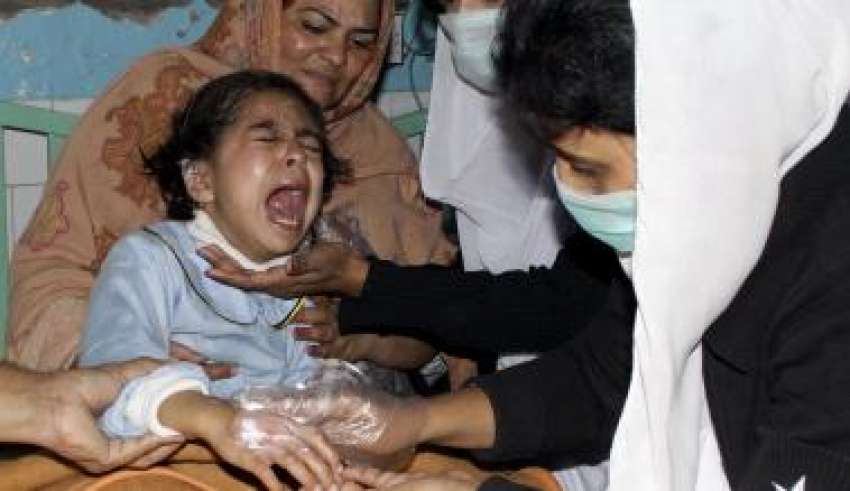 لاہور، شاہدرہ کے سکول میں آتشزدگی سے جھلسنے والی ایک بچی ..