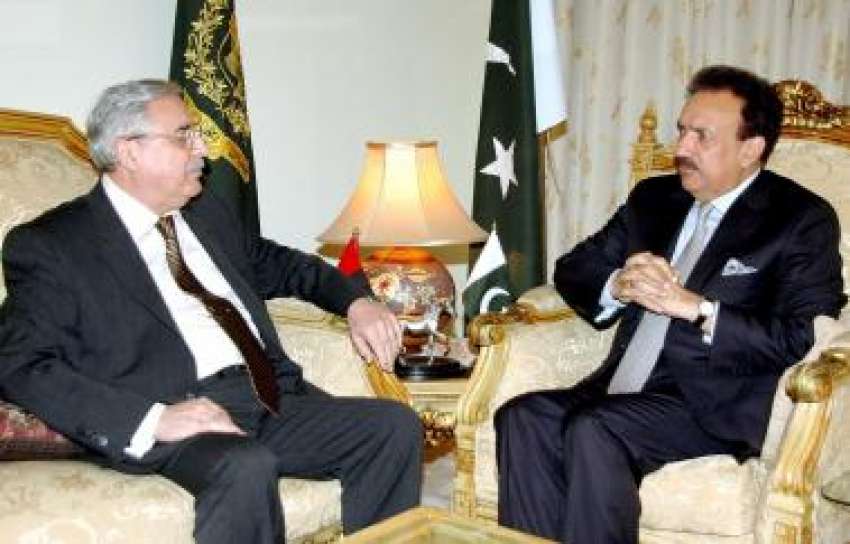 اسلام آباد: وفاقی وزیر داخلہ رحمان ملک ازبکستان کے سفیر ..