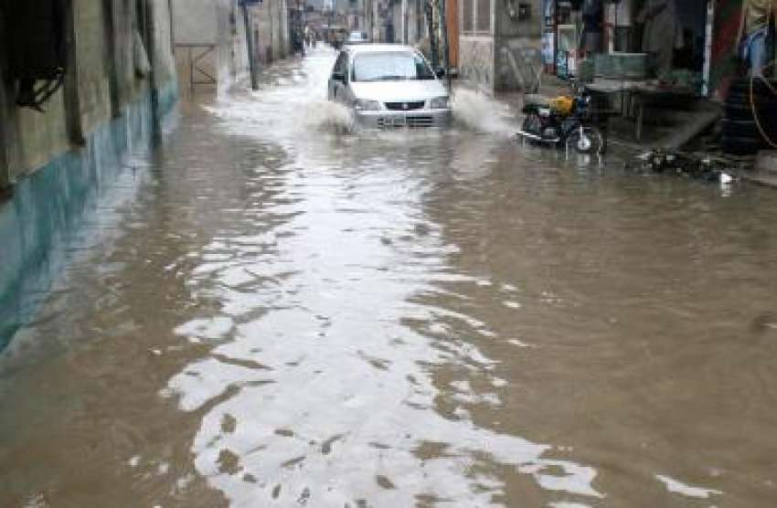 پشاور، شہر میں شدید بارش کے باعث گلبہار پولیس سٹیشن کا قریبی ..