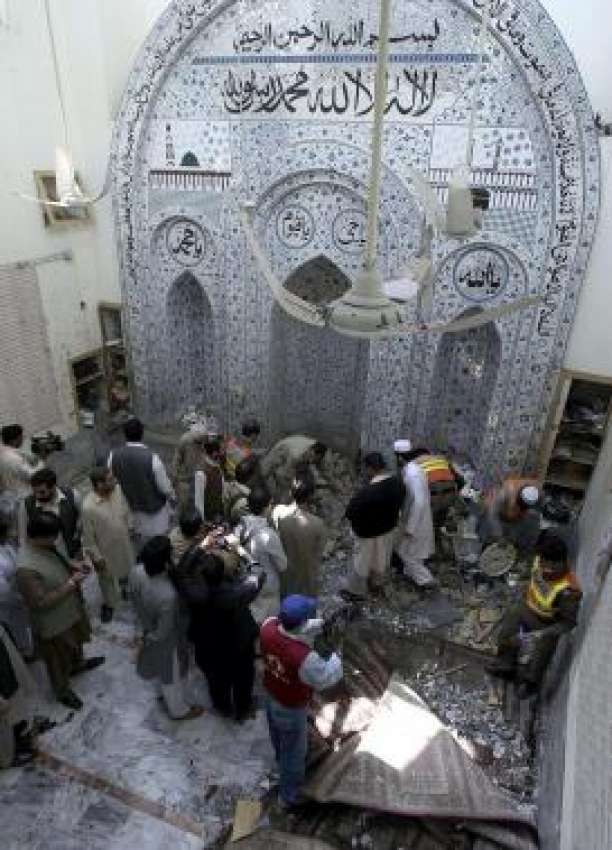 پشاور، امدادی اہلکار مینہ بازار میں مسجد میں ہونیوالے بم ..