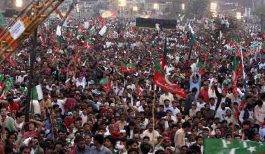 لاہور، ہزاروں افراد مینار پاکستان پر تحریک انصاف کے جلسہ ..