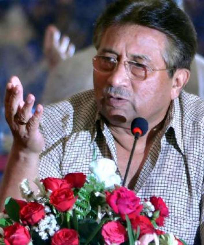 کراچی، سابق صدر پرویز مشرف مقامی ہوٹل میں پریس کانفرنس سے‌خطاب ..