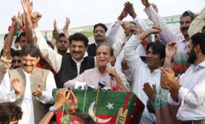 اسلام آباد، تحریک انصاف کے صدر جاوید ہاشمی کارنر میٹنگ سے ..