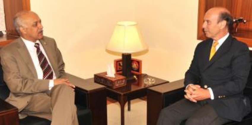 راولپنڈی، سپین کے سفیر جاویر کارباجوسہ سیکرٹری دفاع لیفٹیننٹ ..