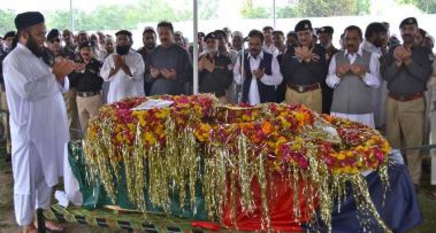 پشاور، نامعلوم افراد کی فائرنگ سے جاں‌بحق ہونے والے ایس ..