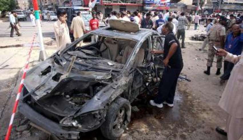 کراچی،‌سیکورٹی اہلکار جسٹس بابر مقبول کے قافلے پر بم دھماکے ..