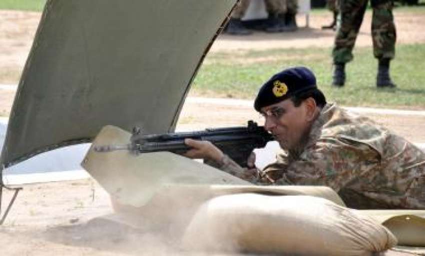 جہلم، آرمی چیف جنرل اشفاق پرویز کیانی پاک فوج کے فائرنگ ..