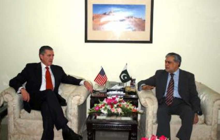 اسلام آباد، امریکی سفیر رچرڈ اولسن وزیر خزانہ سینیٹر اسحاق ..
