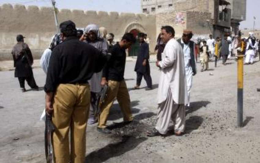چمن، پاکستانی سیکورٹی اہلکار باب دوستی کے قریب بم دھماکے ..