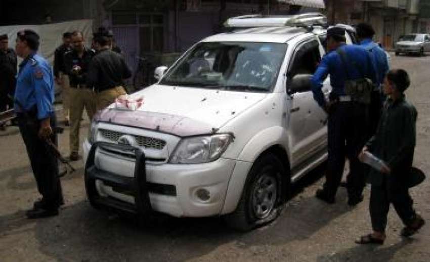 پشاور، پولیس اہلکار نامعلوم افراد کی فائرنگ کا نشانہ بننے ..