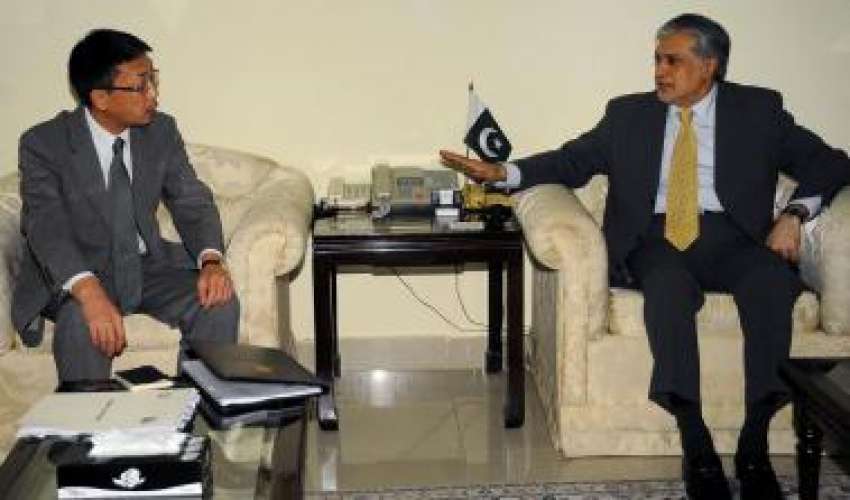 اسلام آباد: وفاقی وزیر خزانہ اسحاق ڈار یاماہا موٹرز کے وفد ..