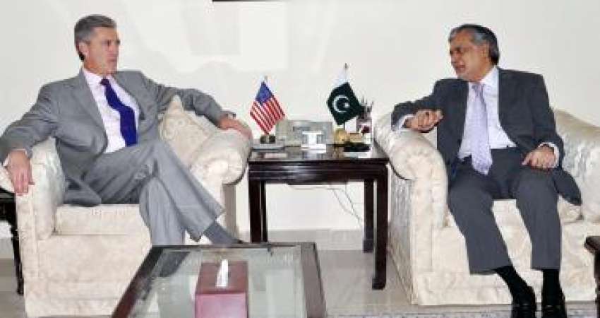 اسلام‌آباد، امریکی سفیر رچرڈ اولسن وزیر خزانہ سینیٹر اسحاق ..