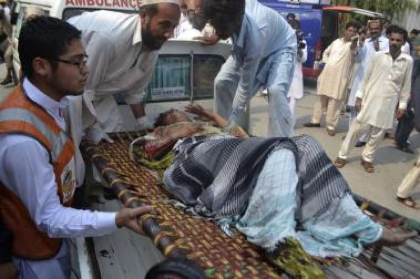 پشاور، چارسدہ روڈ پر سرکاری ملازمین کی بس پر بم دھماکے میں ..