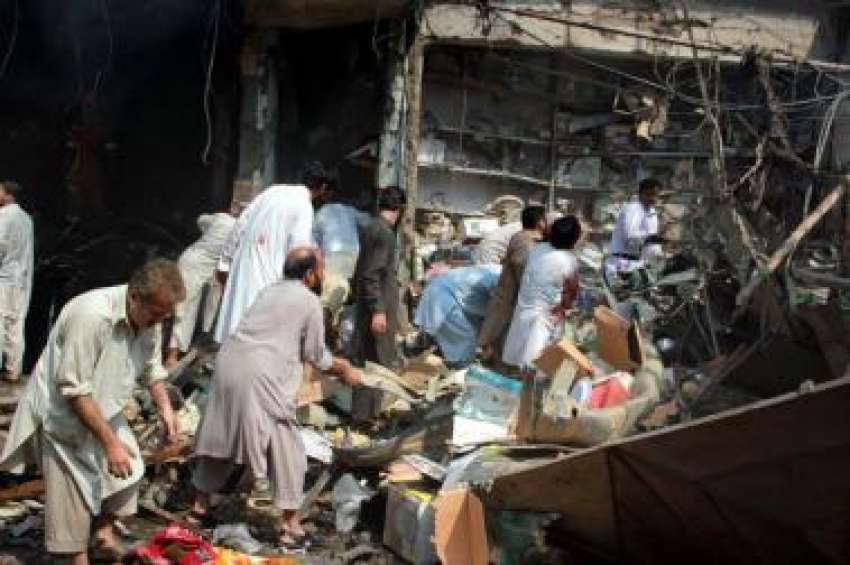 پشاور، قصہ خوانی بازار میں پولیس سٹیشن کے قریب بم دھماکوں‌کے ..
