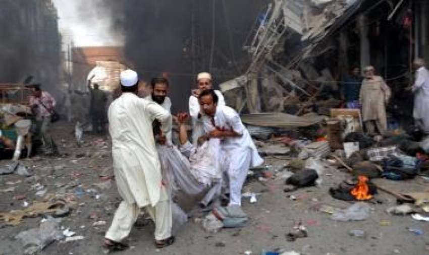 پشاور، قصہ خوانی بازار میں‌بم دھماکہ کے بعد شہری ایک زخمی ..