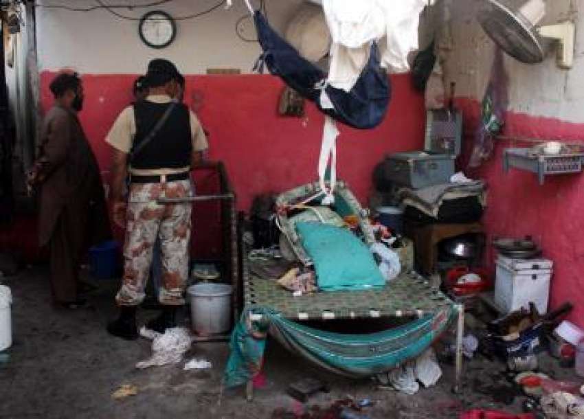 کراچی، سیکورٹی اہلکار نیلم کالونی کلفٹن میں گیس سلنڈر بم ..