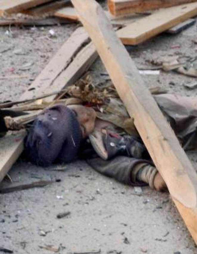 کوئٹہ، سرکی روڈ پر بم دھماکے میں جاں‌بحق ہونے والے ایک بچے ..