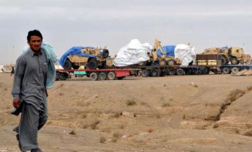 چمن، پاکستانی ٹرک امریکہ اور نیٹو فورسز کا سامان لئے بارڈر ..
