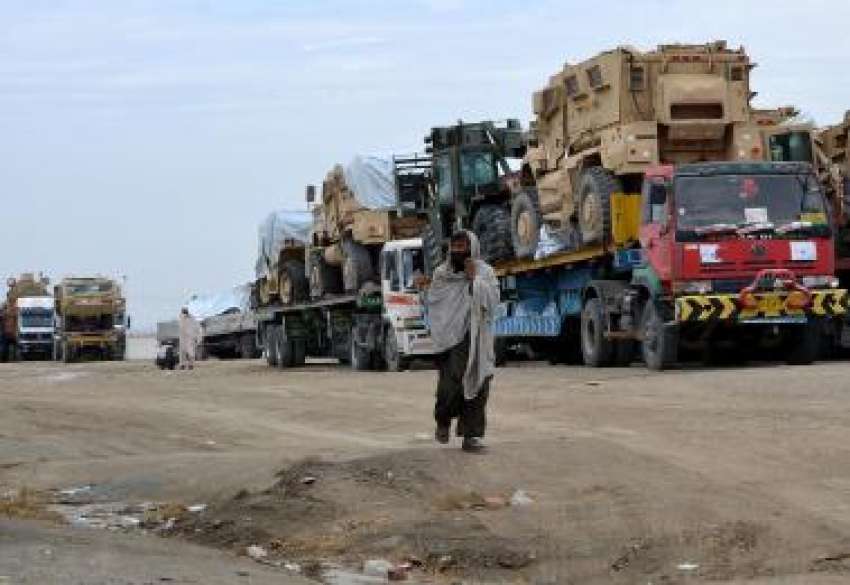 چمن، پاک افغان بارڈر پر نیٹو گاڑیاں لئے ٹرک کراچی روانگی ..