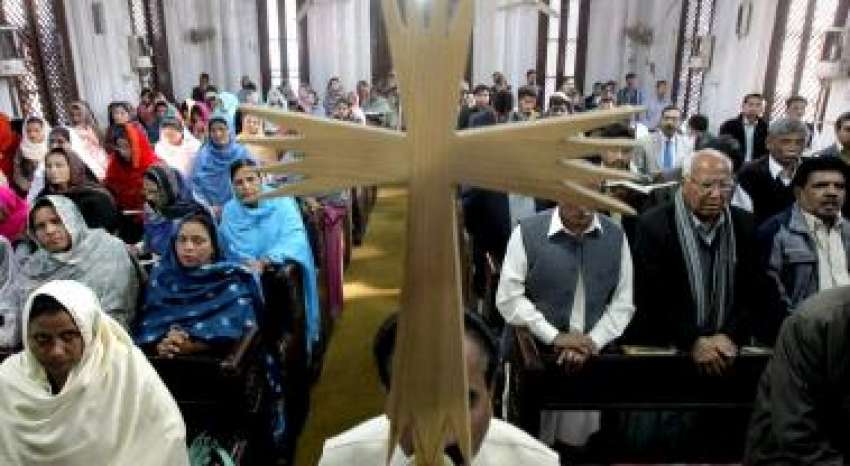 پشاور، مسیحی افراد کرسمس کے موقع پر منعقدہ دُعائیہ تقریب ..