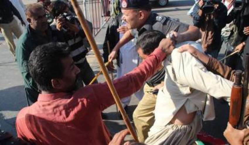 کراچی،بلاول ہائوس کے باہر احتجاج کرنے والے تحریک انصاف ..