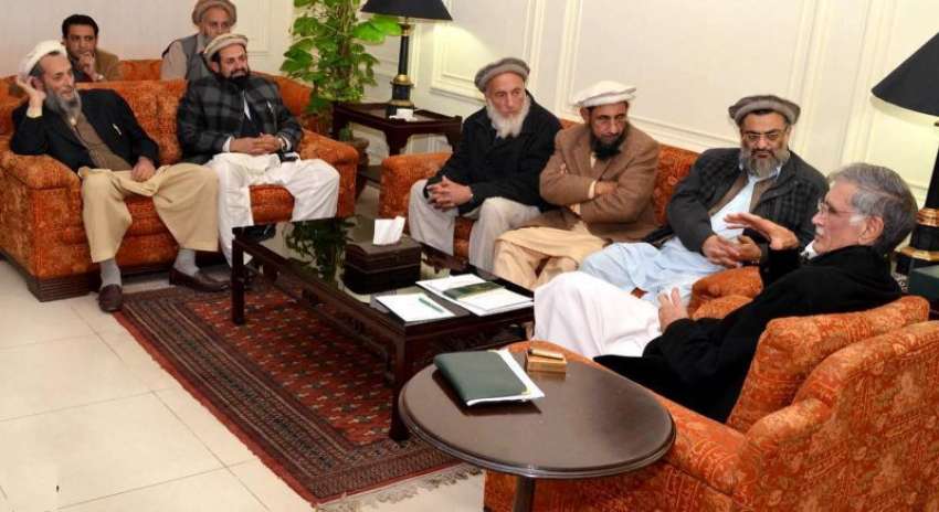 پشاور: وزیر اعلیٰ خیبر پختونخواہ پرویز خٹک کوہستان کے آنیوالے ..