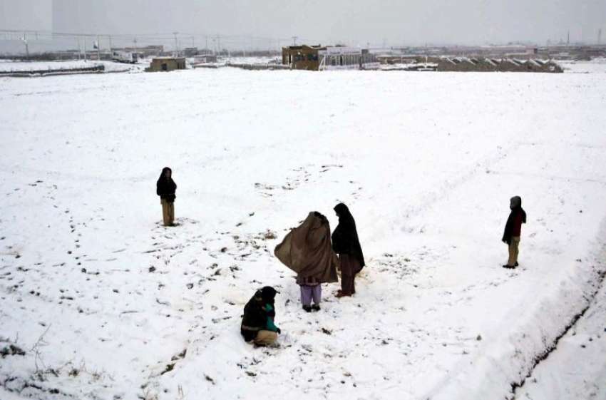 کوئٹہ: وادی میں برف باری کے بعد صوبائی درالحکومت منظر۔
