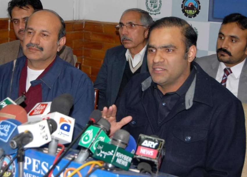 پشاور، وفاقی وزیر مملکت برائے پانی و بجلی عابد شیر علی واپڈا ..