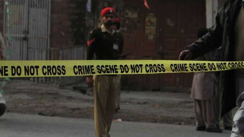 راولپنڈی: سکیورٹی چیک پوسٹ پر خودکش حملہ کے بعد جائے وقوعہ ..