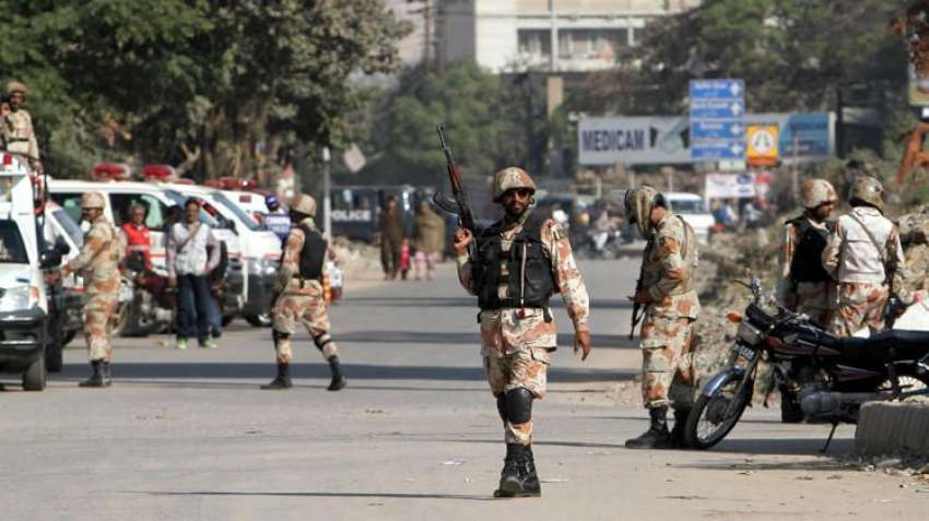 کراچی: رینجرز ہیڈکوارٹر پر خودش حملے بعد جائے وقوعہ کو رینجرز ..