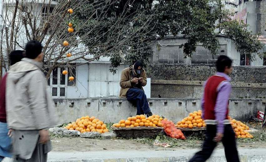 راولپنڈی: ایک دوکاندار نے گاہکوں کومتوجہ کرنے کیلئے مالٹے ..