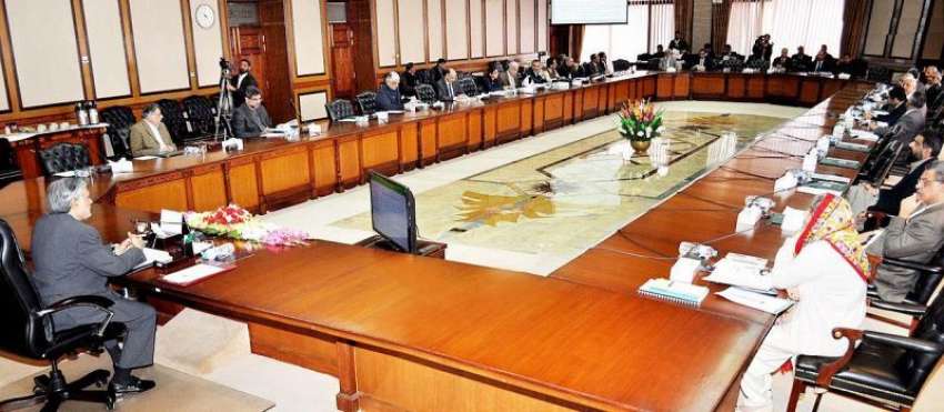 اسلام آباد: وفاقی وزیر خزانہ اسحاق ڈار خزانہ ای سی سی کے ..