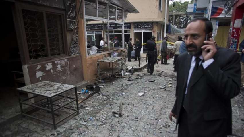 اسلام آباد: ضلع کچہری میں فائرنگ کے بعد ایک وکیل اپنے عزیز ..