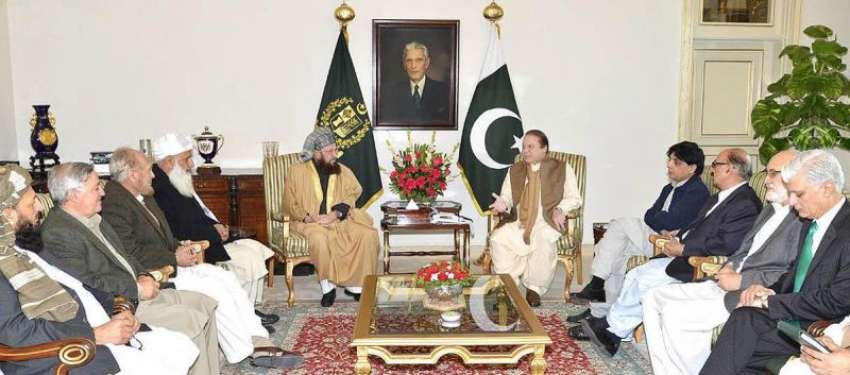 اسلام آباد، حکومتی اور طالبان کمیٹیوں‌کے ارکان وزیراعظم ..