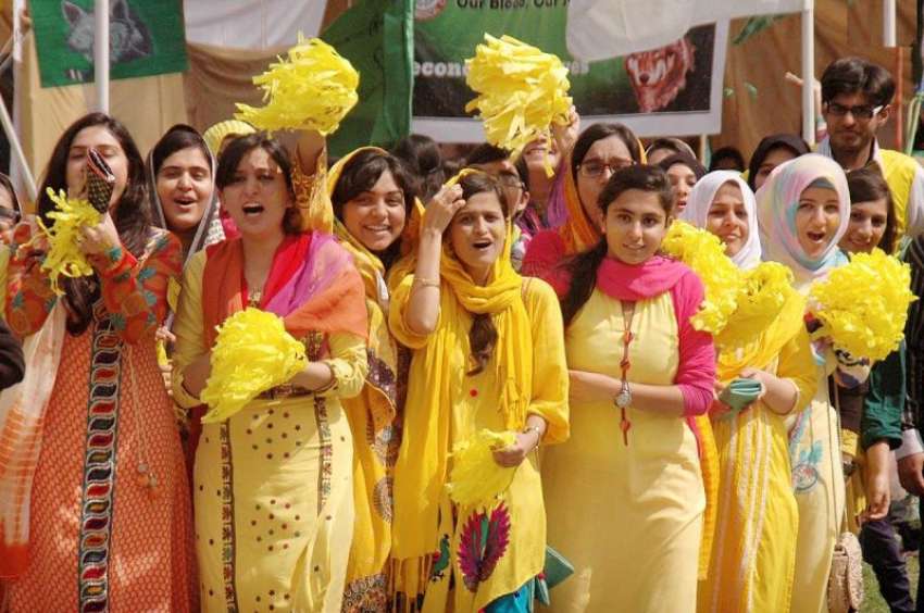 راولپنڈی: میڈیکل کالج میں سپورٹس ویک کے افتتاح کے بعد طالبات ..